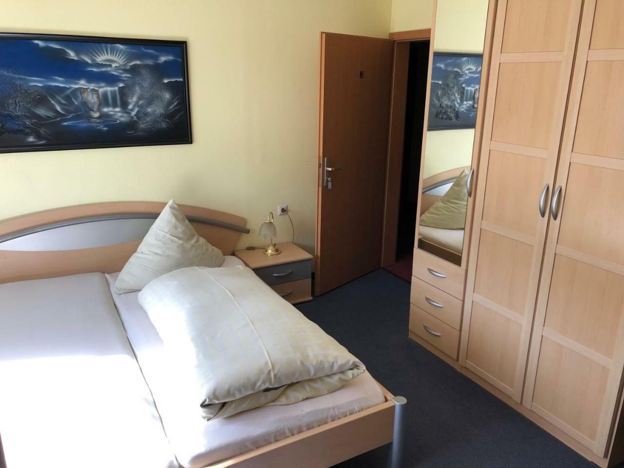 Hotel Cafe Waldeck Wuestenrot Екстер'єр фото